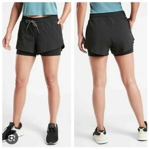 Athleta Trekkie Crest 2 in 1 Shortie Black Size 12